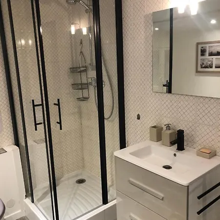 Les Couleurs De Les Bains Lägenhet *