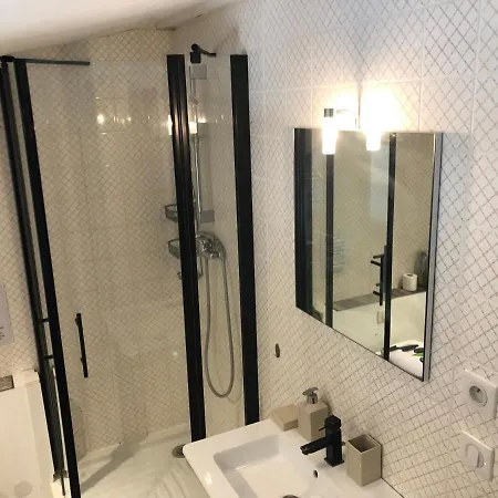 Les Couleurs De Les Bains Lägenhet