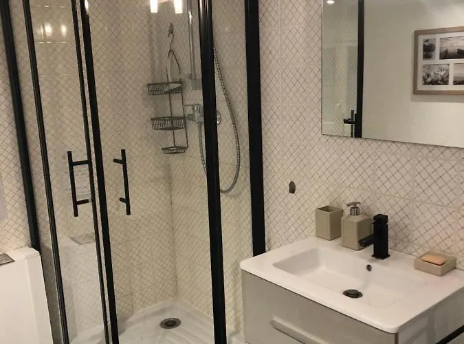 Les Couleurs De Les Bains Apartamento *