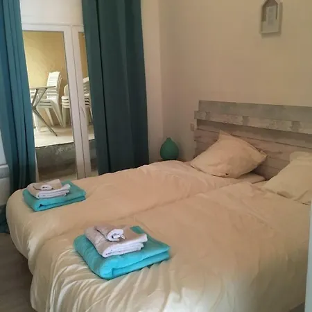 Les Couleurs De Les Bains 公寓