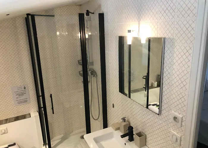 Les Couleurs De Les Bains Apartment