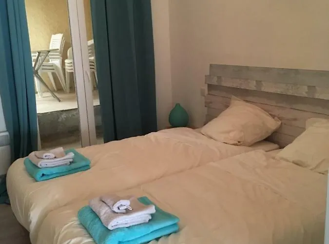 Les Couleurs De Les Bains Apartment